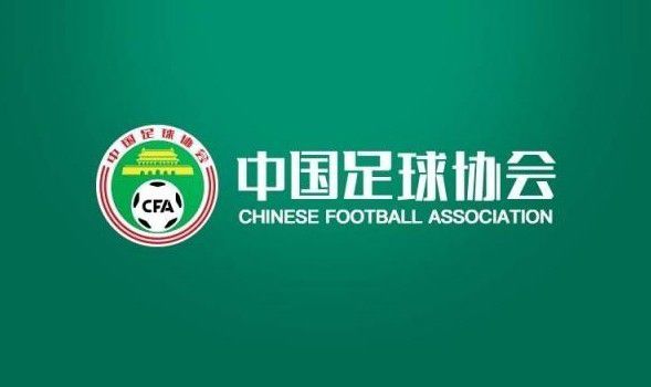 萧薇薇语气严厉的斥责道：你怎么到现在还没想明白？你没意识到一直以来都是我们错了吗？初然姐既然不愿意跟叶辰离婚，我们有什么资格逼她？婚姻自由，恋爱自由，这是国家说了好多年的，为什么我们不能尊重她的选择呢？还有初然姐自立门户的事儿，当初她为什么要自立门户，你心里难道还不清楚吗？初然姐主动请缨、拿到了帝豪集团的合同，按理说奶奶就应该兑现诺言，把总监的位置给她，可是你干了什么事儿？你在奶奶面前说初然姐的坏话，还污蔑她与张文浩有染，最后忽悠奶奶把总监之位给了你，光是那一次就把初然姐的心伤透了，要是我的话我也不会继续留在萧氏集团。